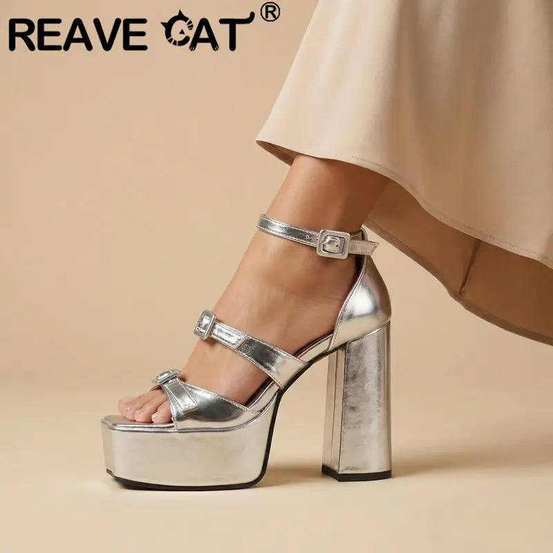 

Женские серебристые босоножки REAVE CAT с квадратным носком, каблуком 12,5 см, платформой 4,5 см, ремешком с пряжкой, большие размеры 43, 44, 45, 46, сексуальные туфли для свиданий
