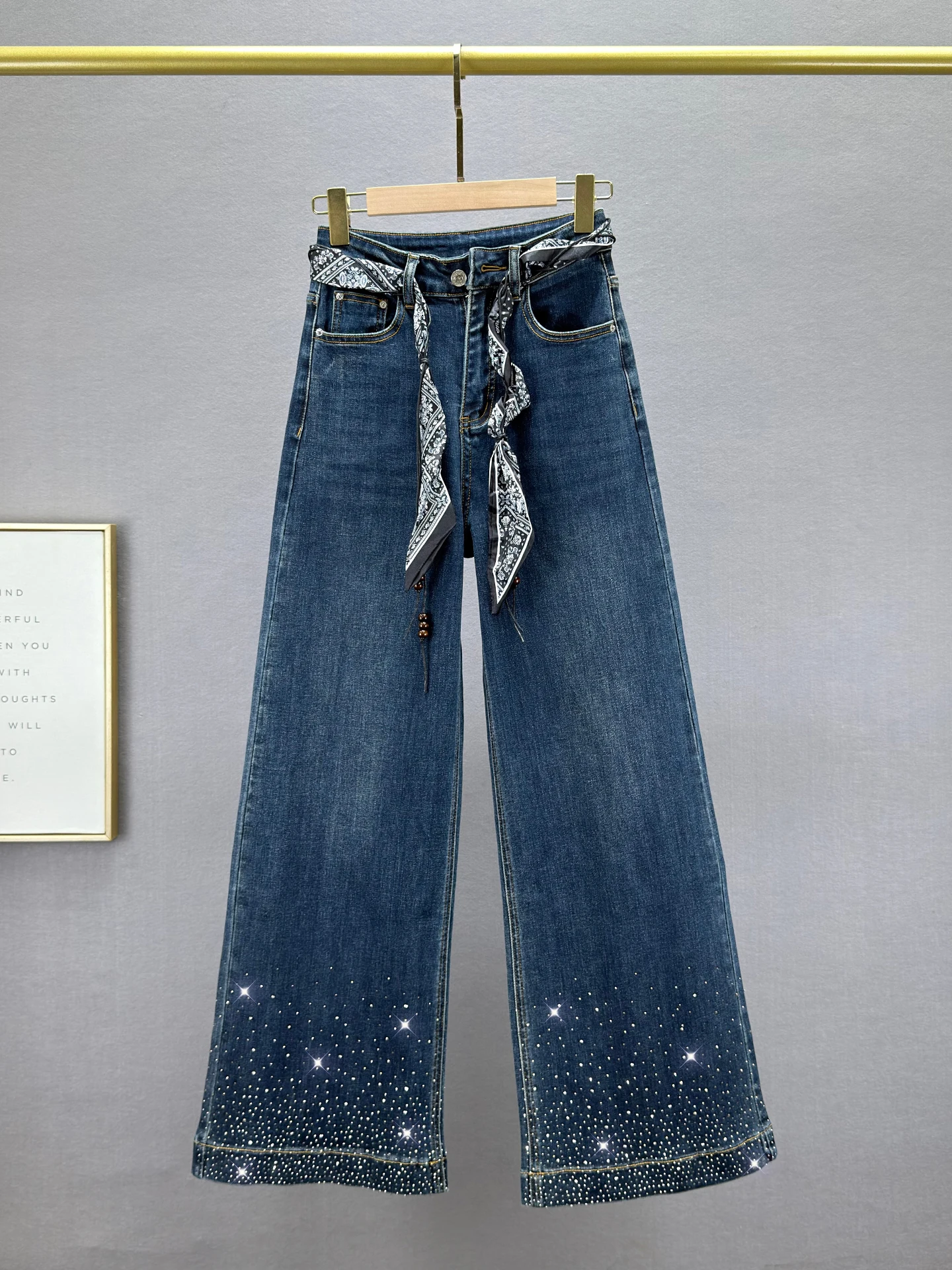 

Женские джинсы с высокой талией и прямыми штанинами, весна 2026, новинка, свободные, стройнящие, длинные, с бриллиантовой отделкой, винтажные, из эластичного хлопкового денима