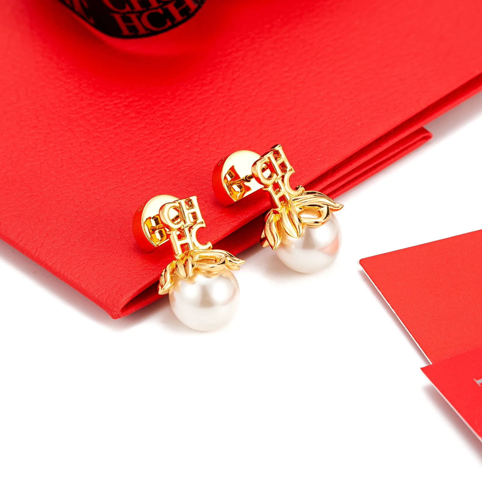 

CHILINCHNENA Niche, high-end, popular, elegant, classic, fashionable and light luxury style women's luxurious gift earrings