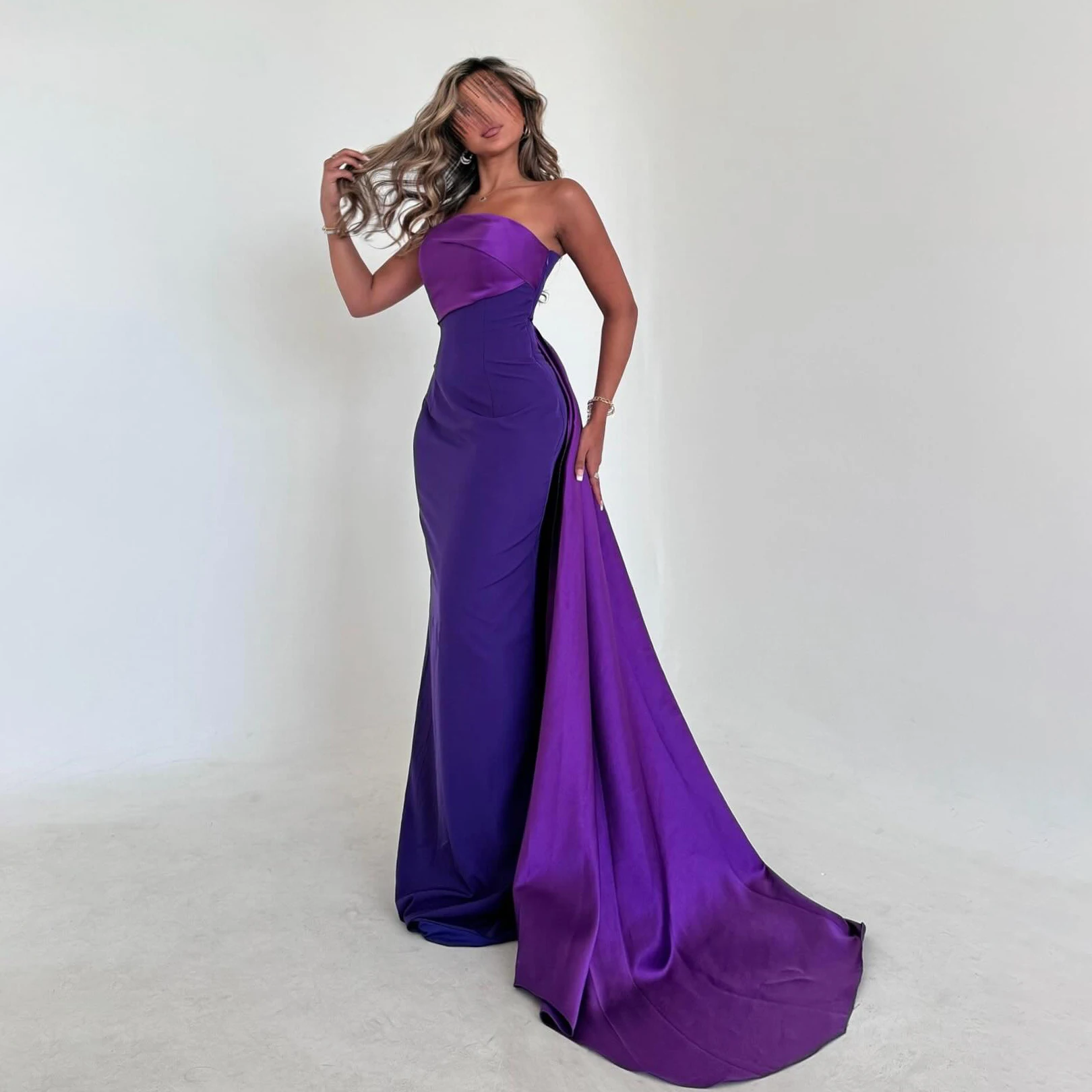 샤론은 트레인이 있는 퍼플 새틴 머메이드 이브닝 드레스, 티어드 모던 여성 웨딩 파티 가운 SF064 맞춤 제작이라고 말했습니다.