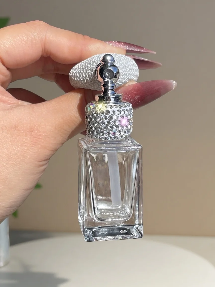 Pearl Powder Subpackage Empty Bottle Spray, Shiny Artificial Diamond Inlay, Powder Spray Filling Empty Bottle.