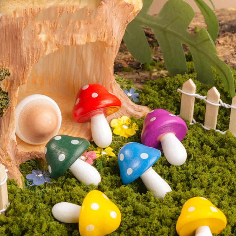 Eco-Friendly Wood Mushroom Micro Landscape Painted Moss Succulent Love Theme Freestanding Plant Decor