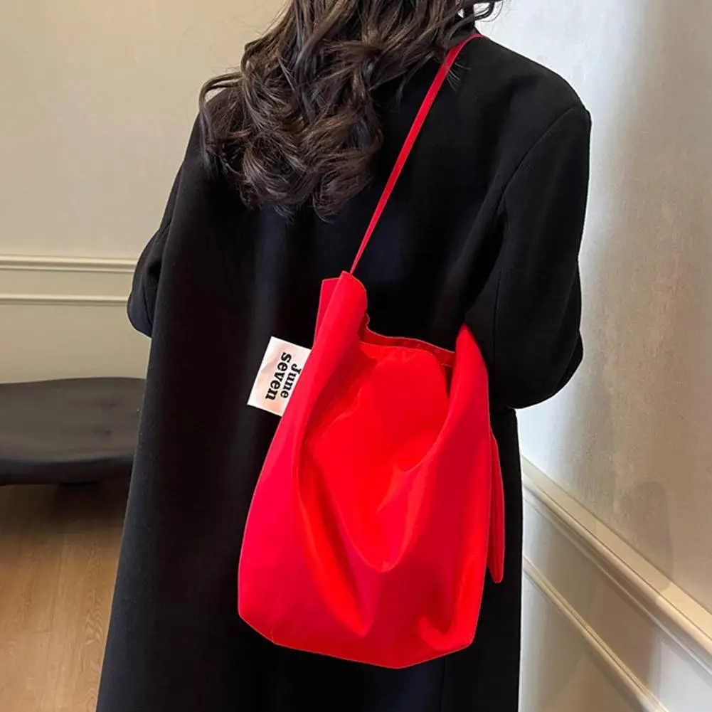 Neu eingetroffene große Nylon-Umhängetasche für Damen, minimalistischer, lässiger Stil, Vintage-Einkaufstasche mit Kordelzug und Schnalle – Detail 18
