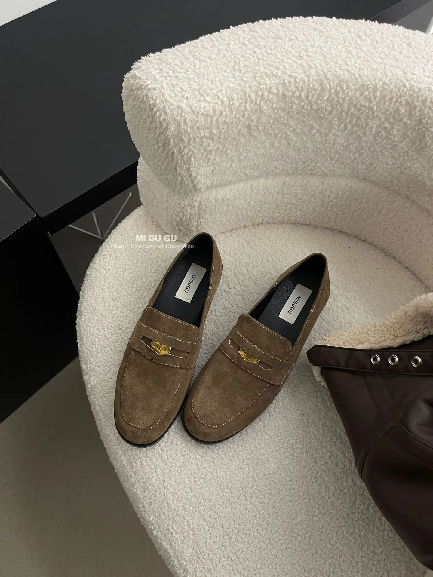 Winter Round Toe Lefu Shoes Vintage Low Heel Gold Coin Lazy Single Shoes Wearing Plush Academy Small Leather Shoes Outside