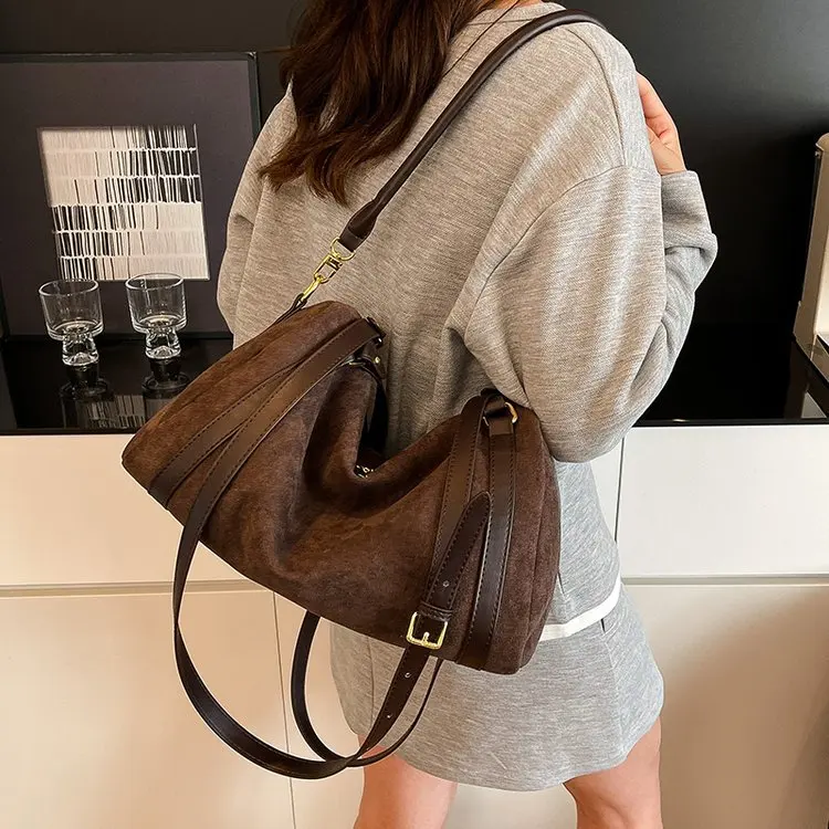 

Women's Retro Spacious Tote - Suede Material, Zipper, Stitched Details, Underarm/Shoulder Crossbody Style