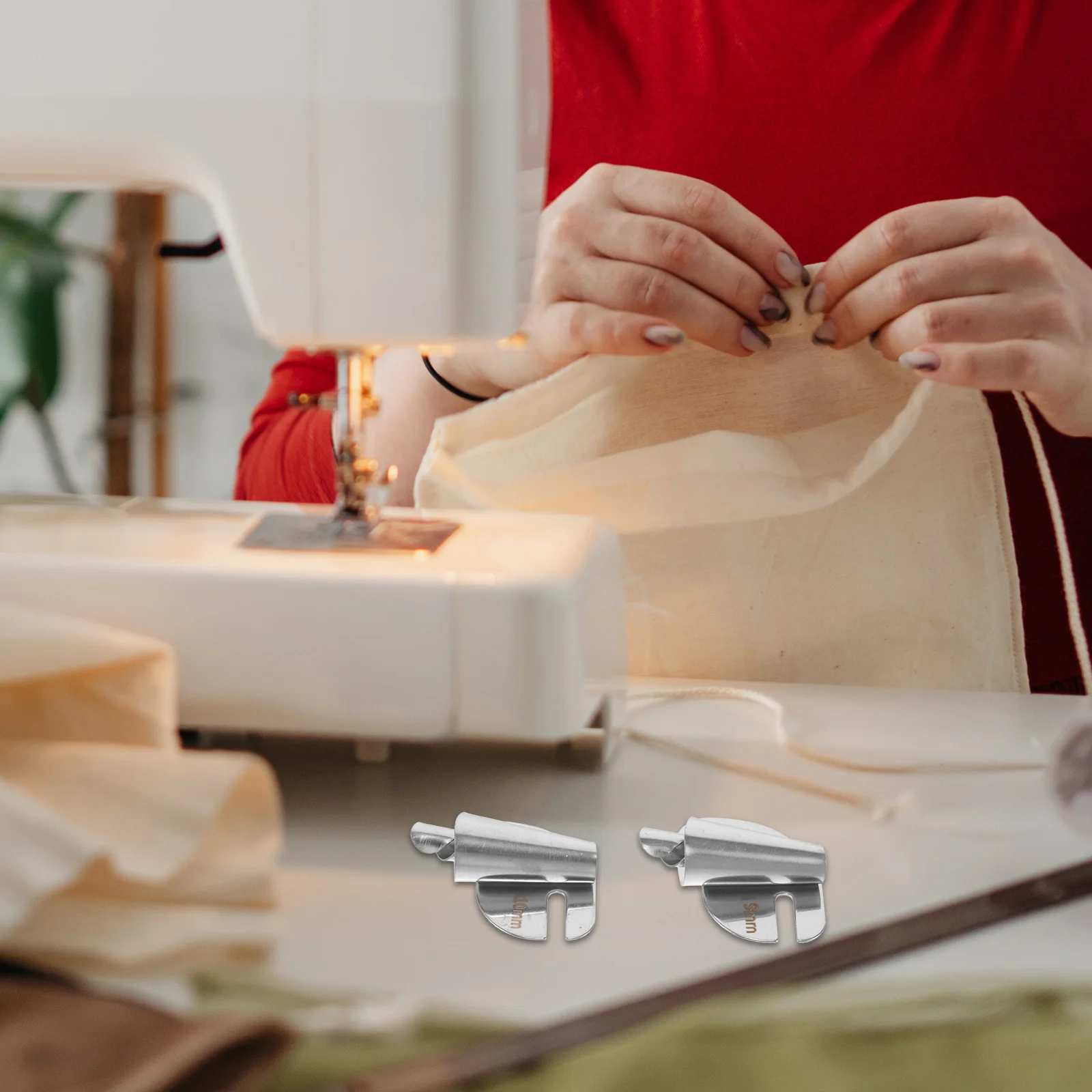 

4Pcs Sewing Rolled Hemmer Foot Metal Presser Foot for Quilting and Stitching Household Sewing Machine Parts Tools