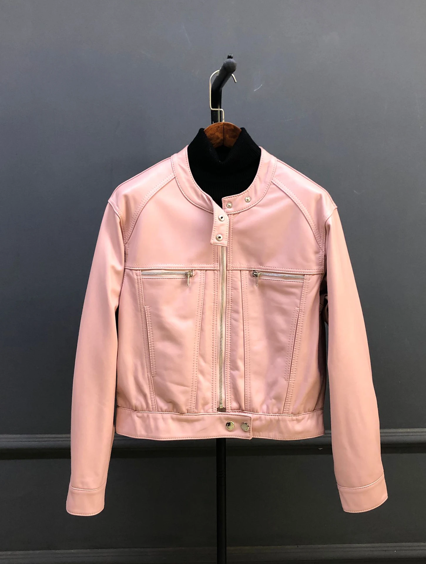 Jaqueta Casual Feminina de Couro de Pele de Carneiro com Zíper, Estilo Biker, Gola Alta, Casaco Solto de Couro Real para Mulheres