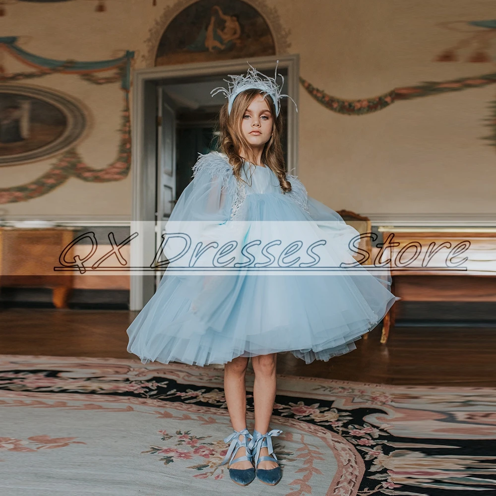 Eleganckie, niebieskie kwiatowe sukienki dla dziewczynek tiul łódka kołnierz pióra z długim rękawem suknia Brithday Dress kolano długość Vestidos De Novia