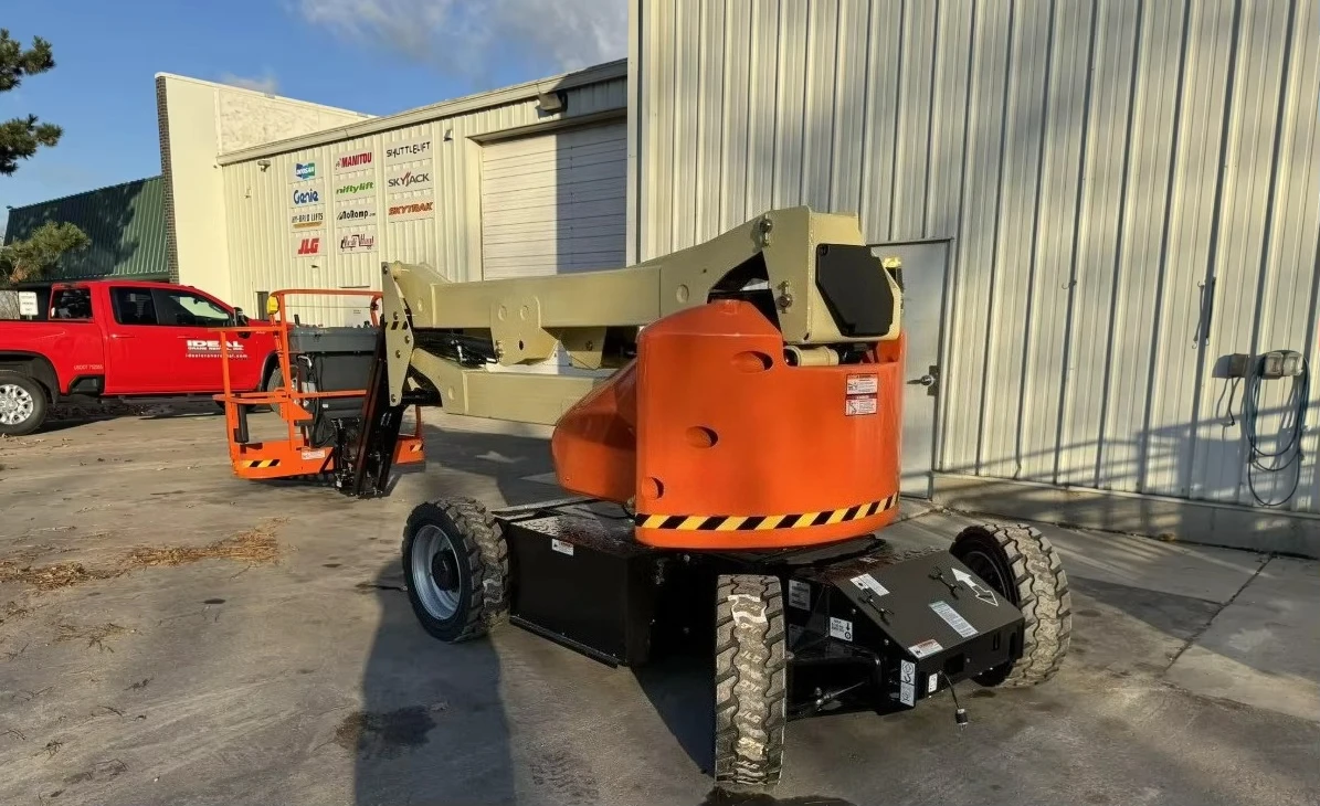 Electric Articulated Boom Lifts 15.72 M Working Height New For Hotels & Commercial Industries Platform Elevator