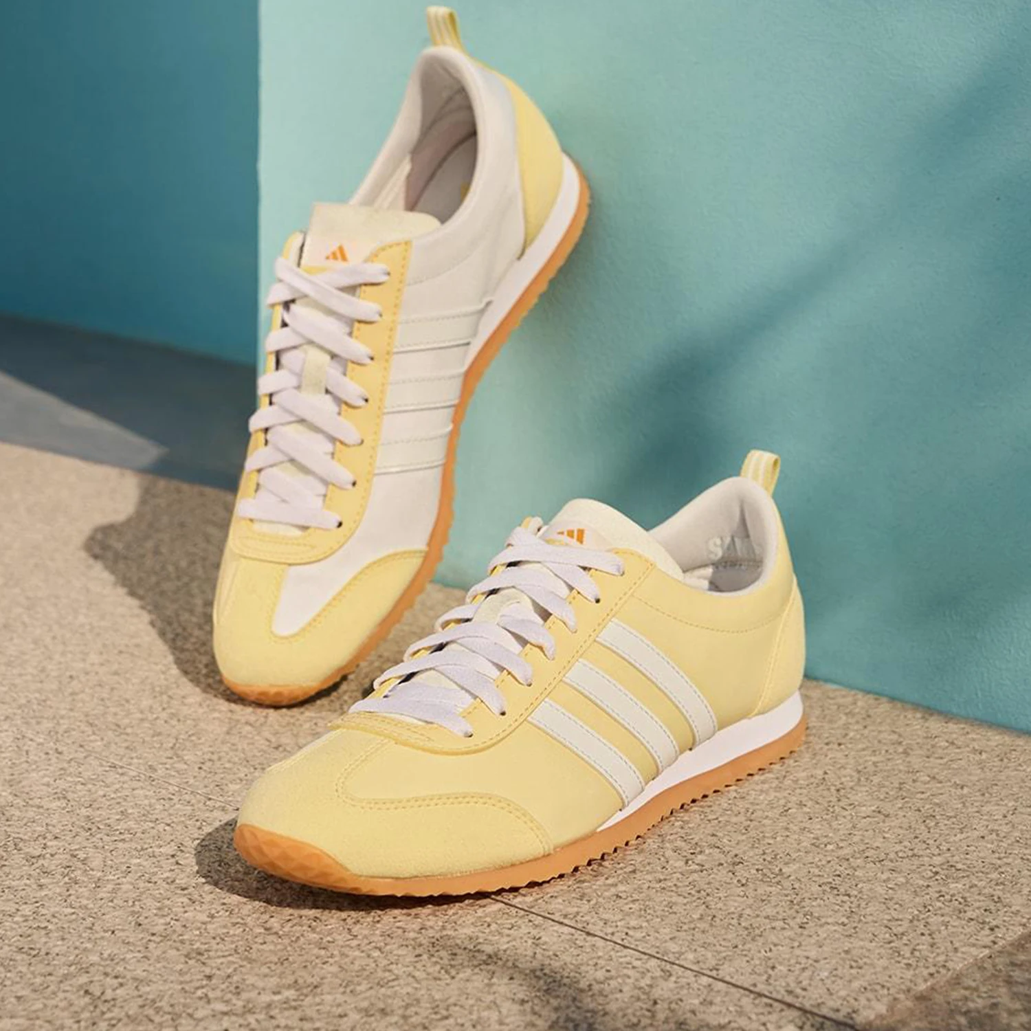 

adidas Genuine VS JOG 2.0 Повседневная обувь унисекс на тонкой подошве JR4651