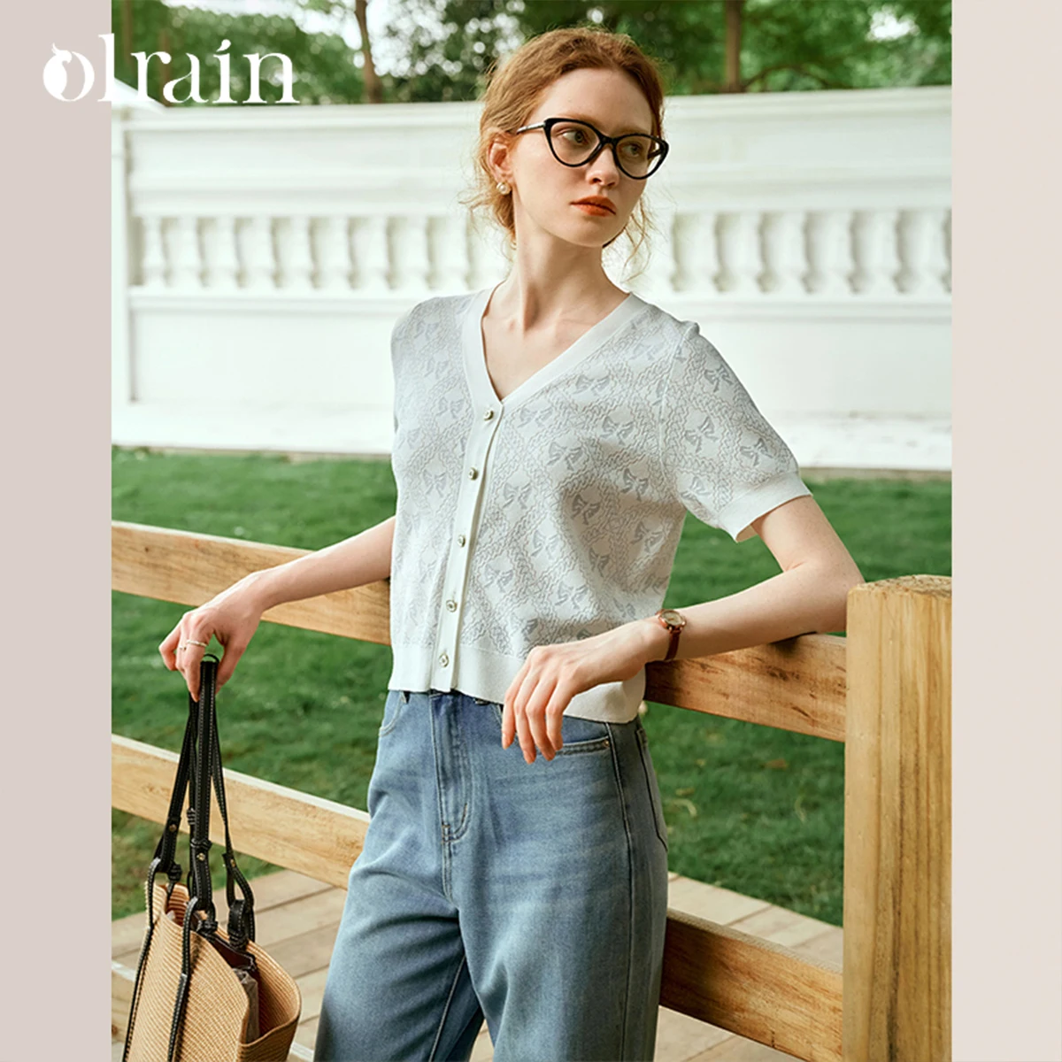 

OLrain Women Short Sleeve Tops 2025 Summer Luxury Apricot White V-Neck Knitted Sweater Trend Bow Jacquard Cardigan O24XZ86339