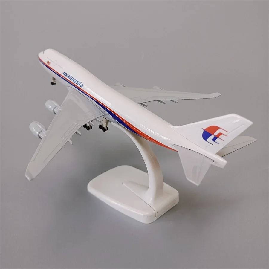 20cm Air Malaysia Airlines Boeing 747 B747 Airways Alloy Metal Airplane Model Diecast Air Plane Model &Wheels Aircraft Aeroplane