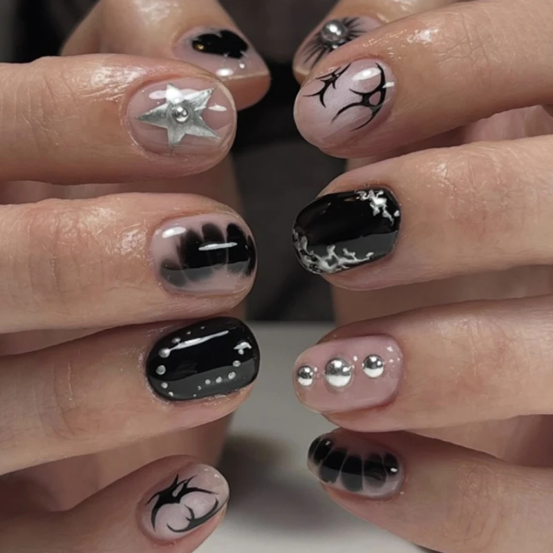

Gothic Y2K Black Love Heart Silver Stars Metal Bead Nail Art Chic Cool False Nails Detachable Finished Fake Nails Press on Nails