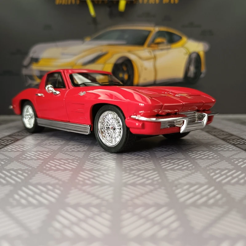 1:32 simulation Chevrolet Corvette C2 alloy car model, doors can open has simulated sound and lighting functions, rich details view 2