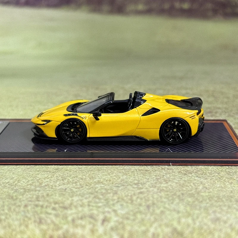 U2 1:64 SF90 Spider Novitec Rosso Yellow Model Car