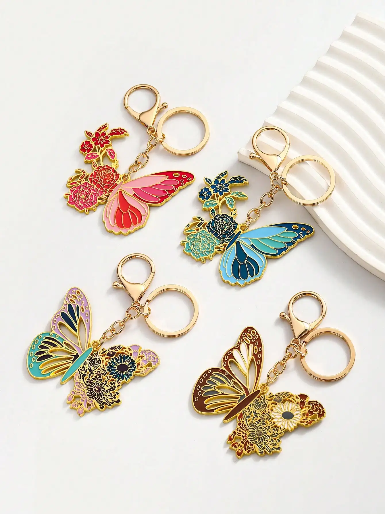

1pc Hollow Vintage New Creative Personalized Brass Floral Butterfly Bag Charm, Faux Flower Butterfly Pendant Ornament, Cute Animal Hanging Decoration, Festive Creative Gift, Suitable For Daily Use, Friend Gift, Teacher's Day Graduation Opening Gift Valent