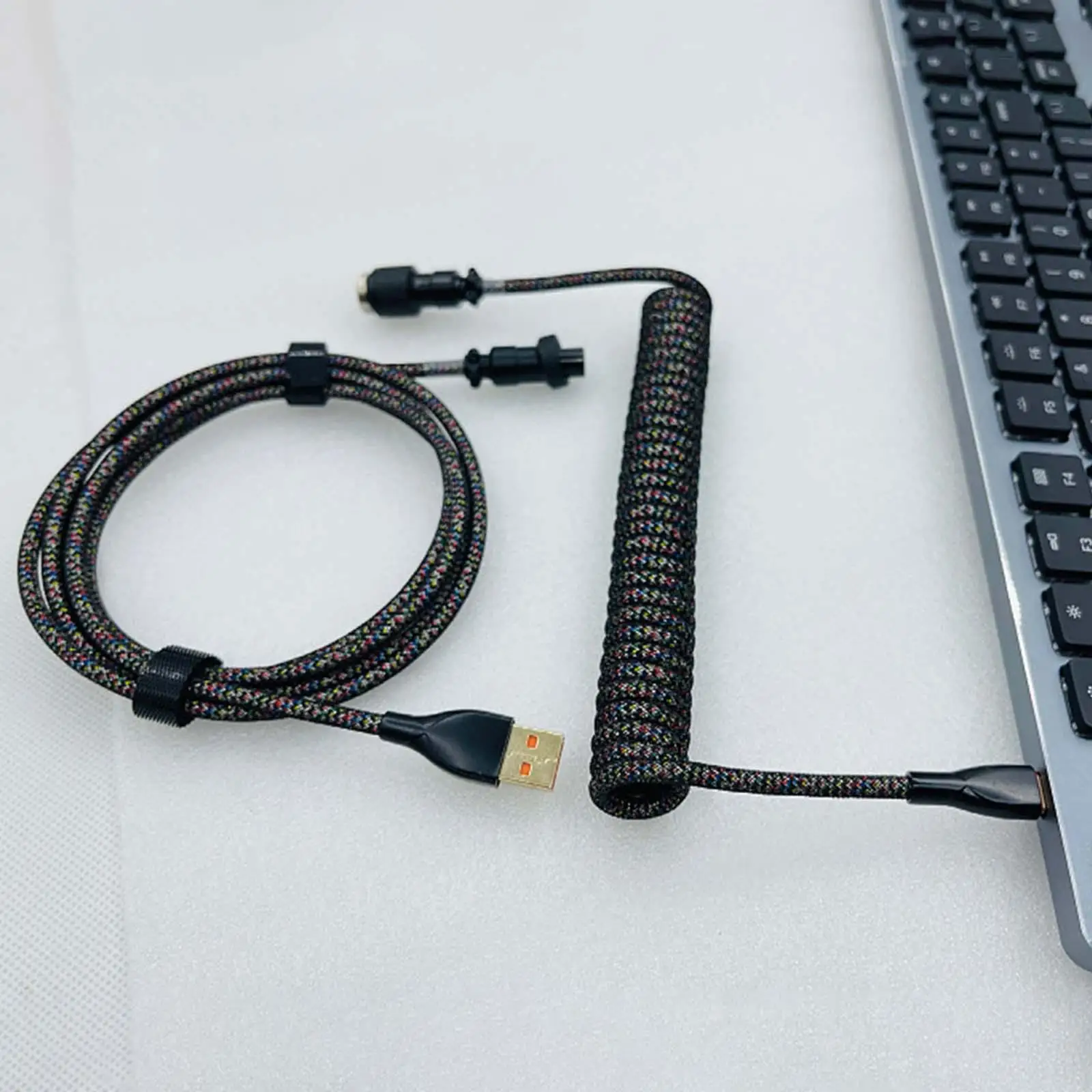 Cavo Avvolgibile USB a Type C Doppio Schermo Nero: La Soluzione Perfetta per Tastiere Meccaniche e Ambienti di Lavoro Ordinati