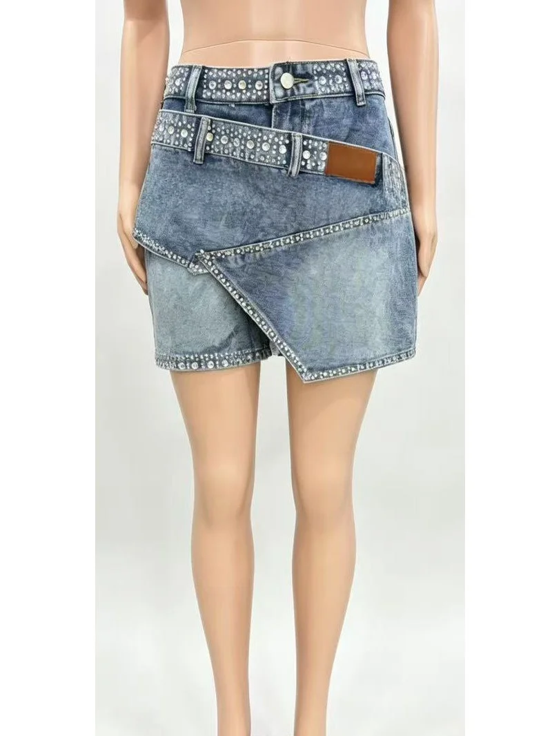 Fashionable Short Women's Jeans Diamond Studded Casual Wear Stackable Summer New Arrival Cotton Natural Waist Button Closure