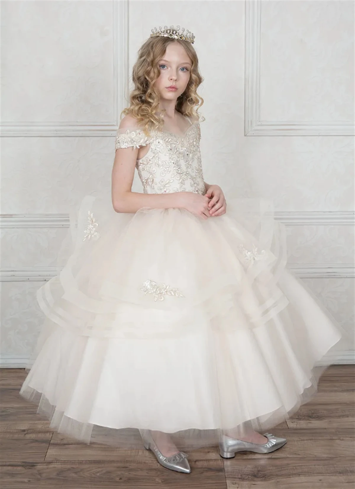 

Elegant Tiered Tulle Puffy Applique Straight Shoulder Flower Girl Dress For Wedding Kid Birthday Party First Communion Ball Gow