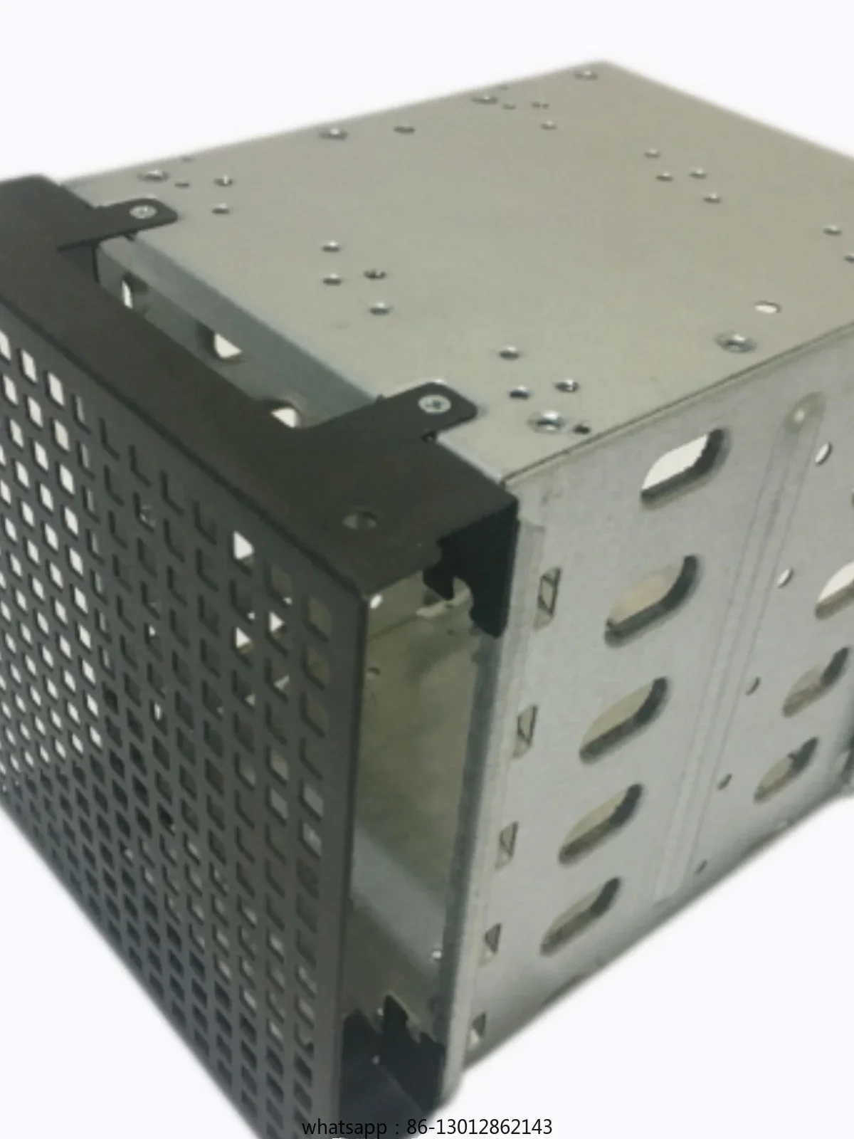 

Equipped with a fan, hard drive cage, chassis with 3 optical drive extensions, 5-bit 3.5-inch bracket without screws,