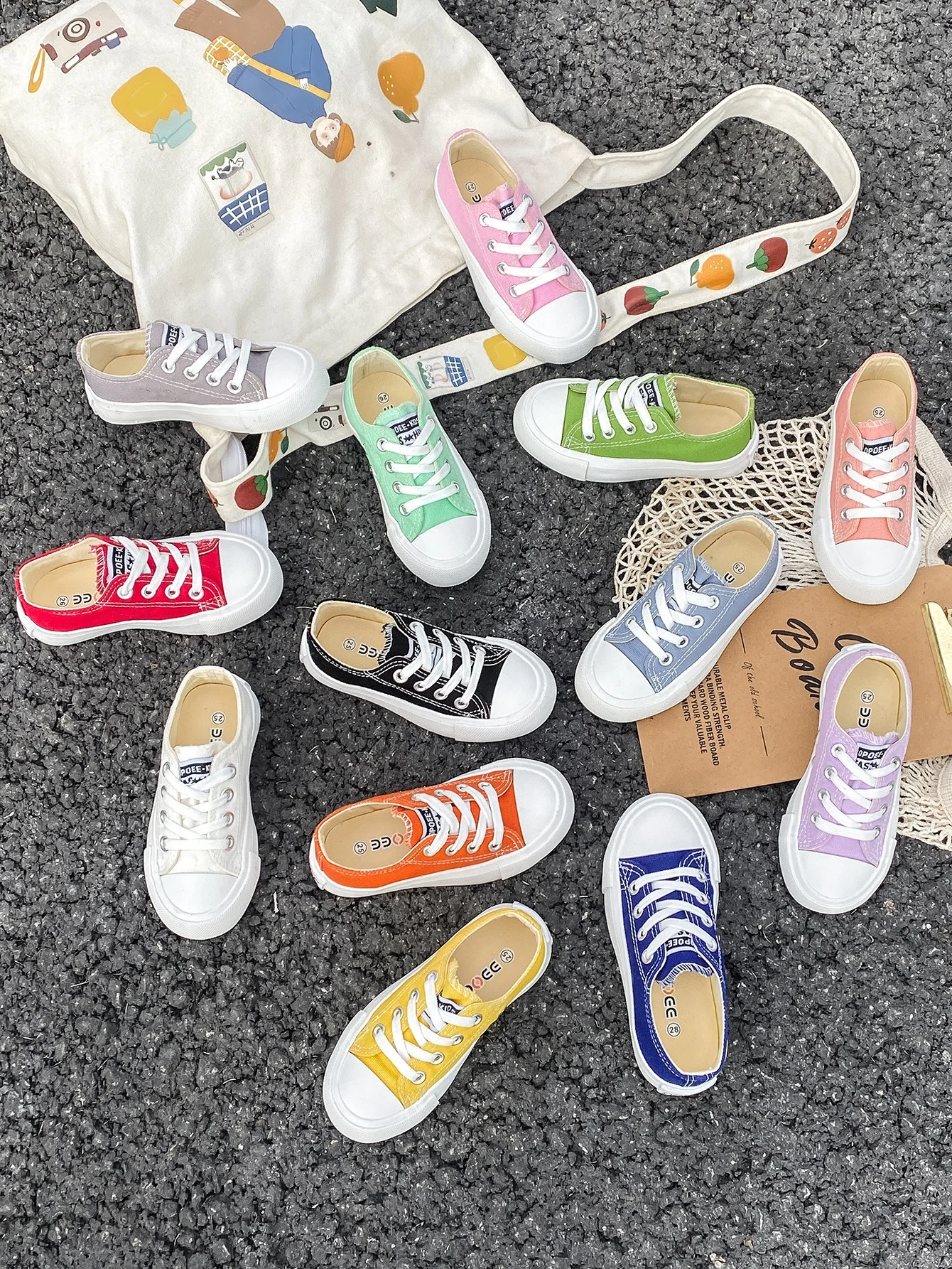 Weiße Stoffs chuhe Baby weiße Schuhe mittlere Turnschuhe Kinder Leinwand Schuhe Frühling und Herbst koreanische Version einfache Jungen und Mädchen