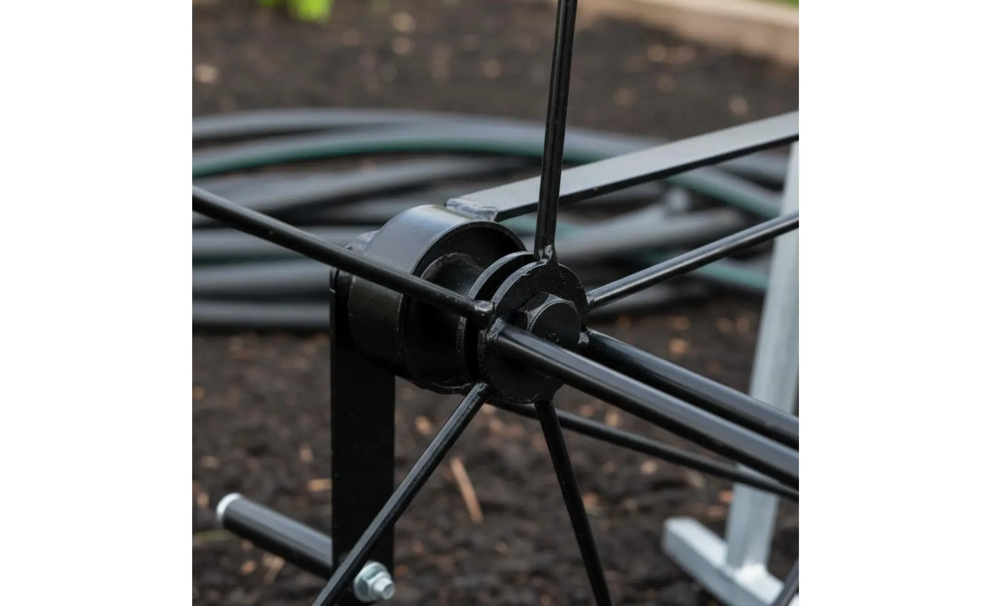 Shoulder-Carried Hose Reel Portable Hand-Crank Hose Winder Manual Irrigation Pipe Spool Sturdy Steel Construction Farming Tool