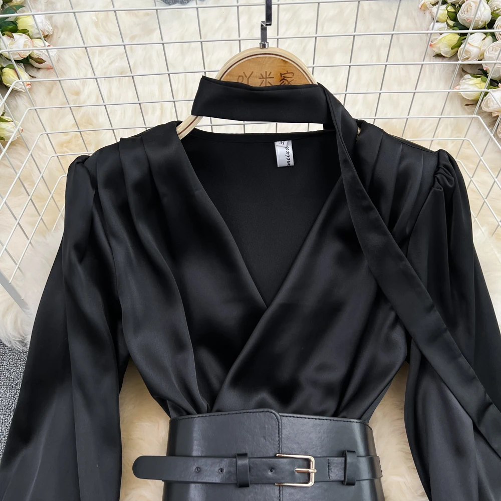 ชุดเดรสผ้าซาตินเนื้อนุ่มสีดำ แขนพอง คอวี พร้อมเข็มขัด สำหรับงานเลี้ยงอาหารค่ำ งานปาร์ตี้กลางคืน  สำหรับผู้หญิง