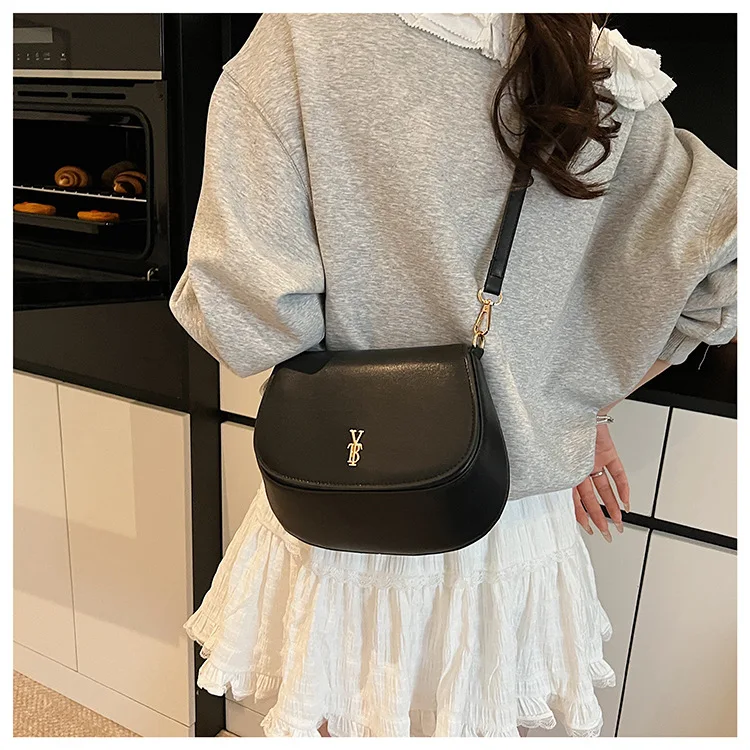 

Simple PU Leather Half Moon Saddle Bag Women's Chic Handheld Underarm Purse Versatile Office Commute Shoulder Tote Bag