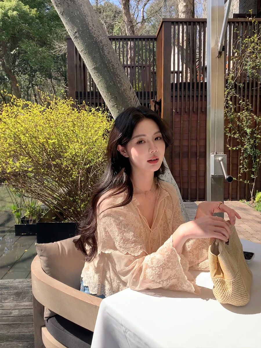 

Lazy Zoe Lace Embroidery Cowl Neck Long Sleeve Slim Fit Women's Top Fly Sleeve Style Breathable Comfortable Cotton