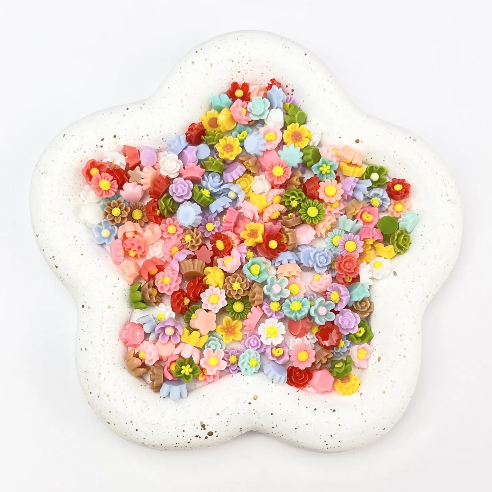 100pcs 3D Mini Resin Flowers Flat Back Scrapbook Charms for Jewelry Manicure Hairpin Headrope Decoration Crafts and Art Supplies