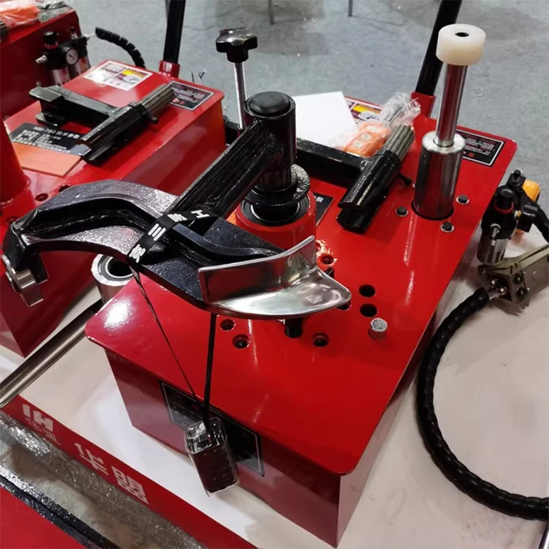 Electric vacuum tire stripper, mobile tire repair and tire removal machine, vehicle-mounted tire changer, large truck and heavy