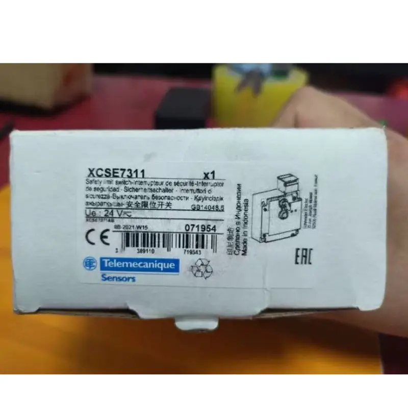 New XCSE7311 safety limit switch for quick delivery