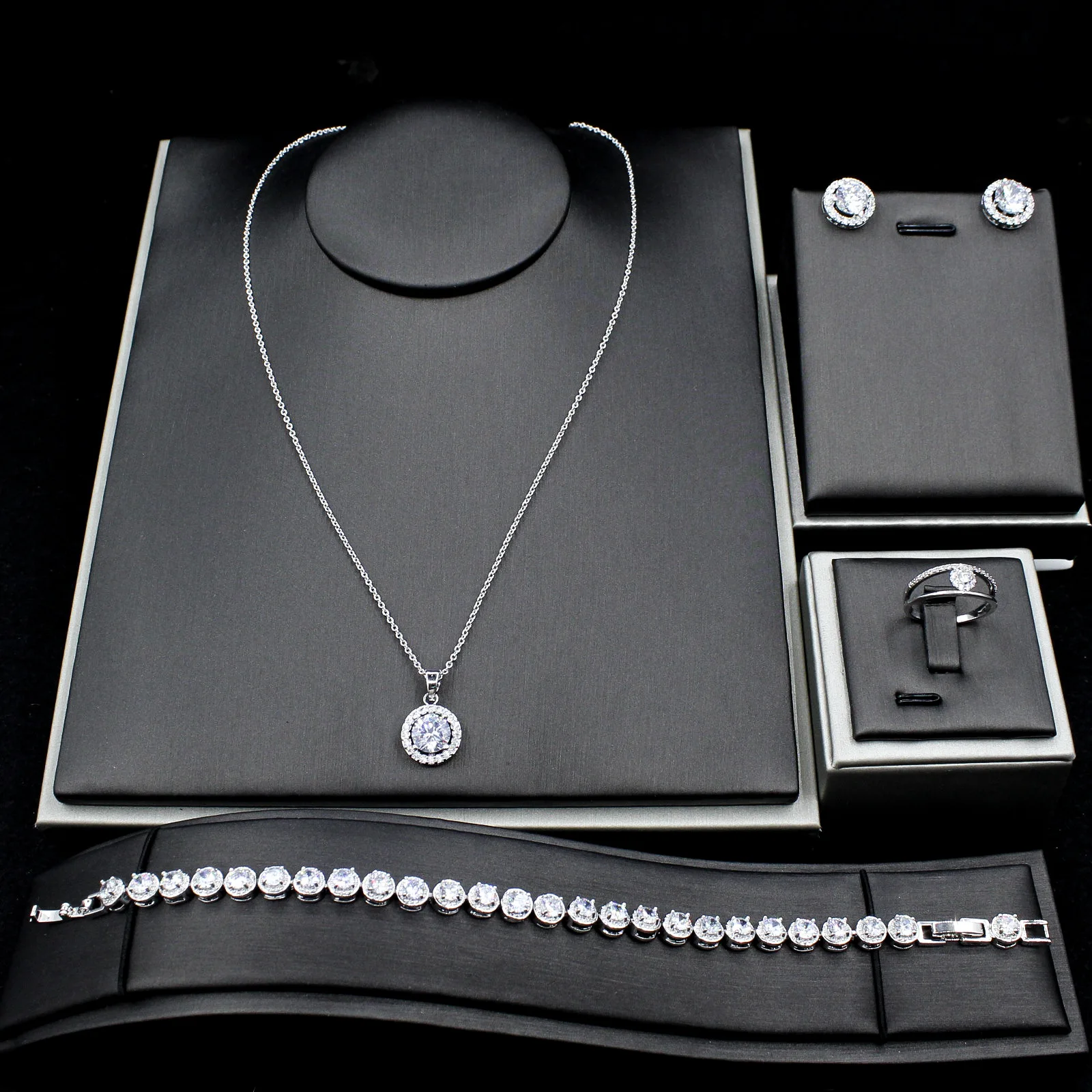 

Style Classic Noble Fashion Jewelry Jewelry Necklace Earrings Four-piece Round Earrings Ring Pendant Set