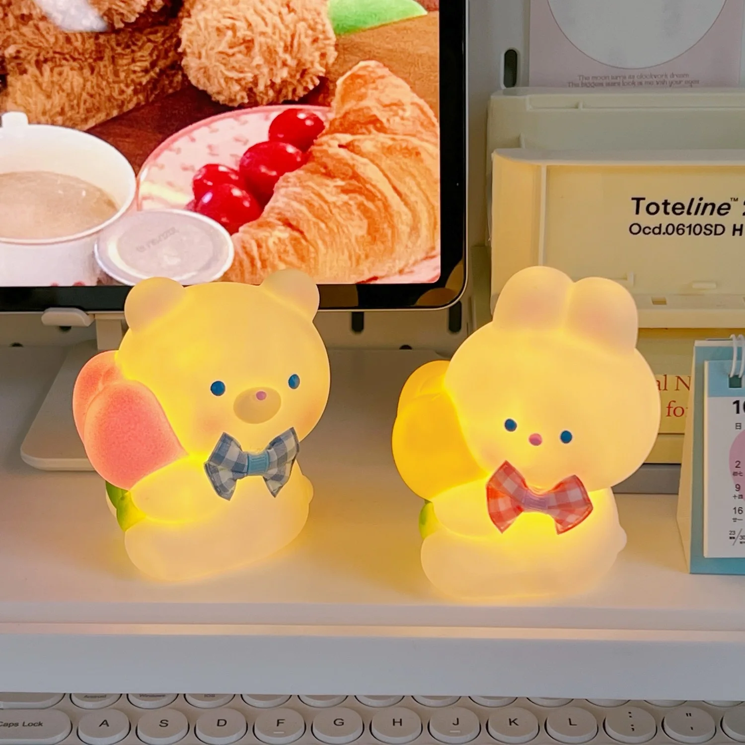 Bedside Nightlight Sweet and Cute Eye Care Sleep Light Bedroom Sleep Light Battery Stupid and Cute Peach Bear Table Lamp