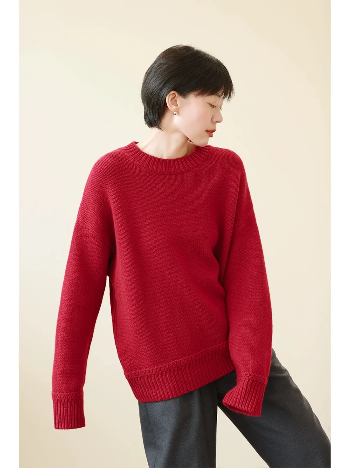 

Уютный, комфортный, свободный, расслабленный свитер из 100% шерсти с круглым вырезом, красный, женский, осень-зима 2025, новая коллекция, вязаная одежда, легко носить