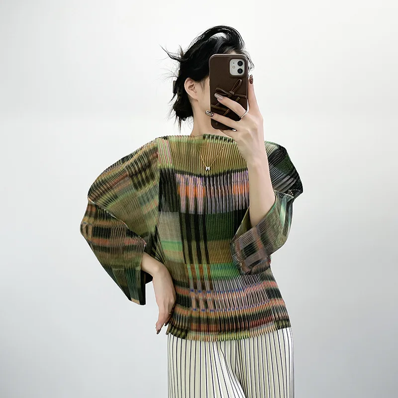 Women Casual T-shirt with Geometric Pattern Retro Design Loose Oversized Elastic Folding Unique and Fashion Female Top