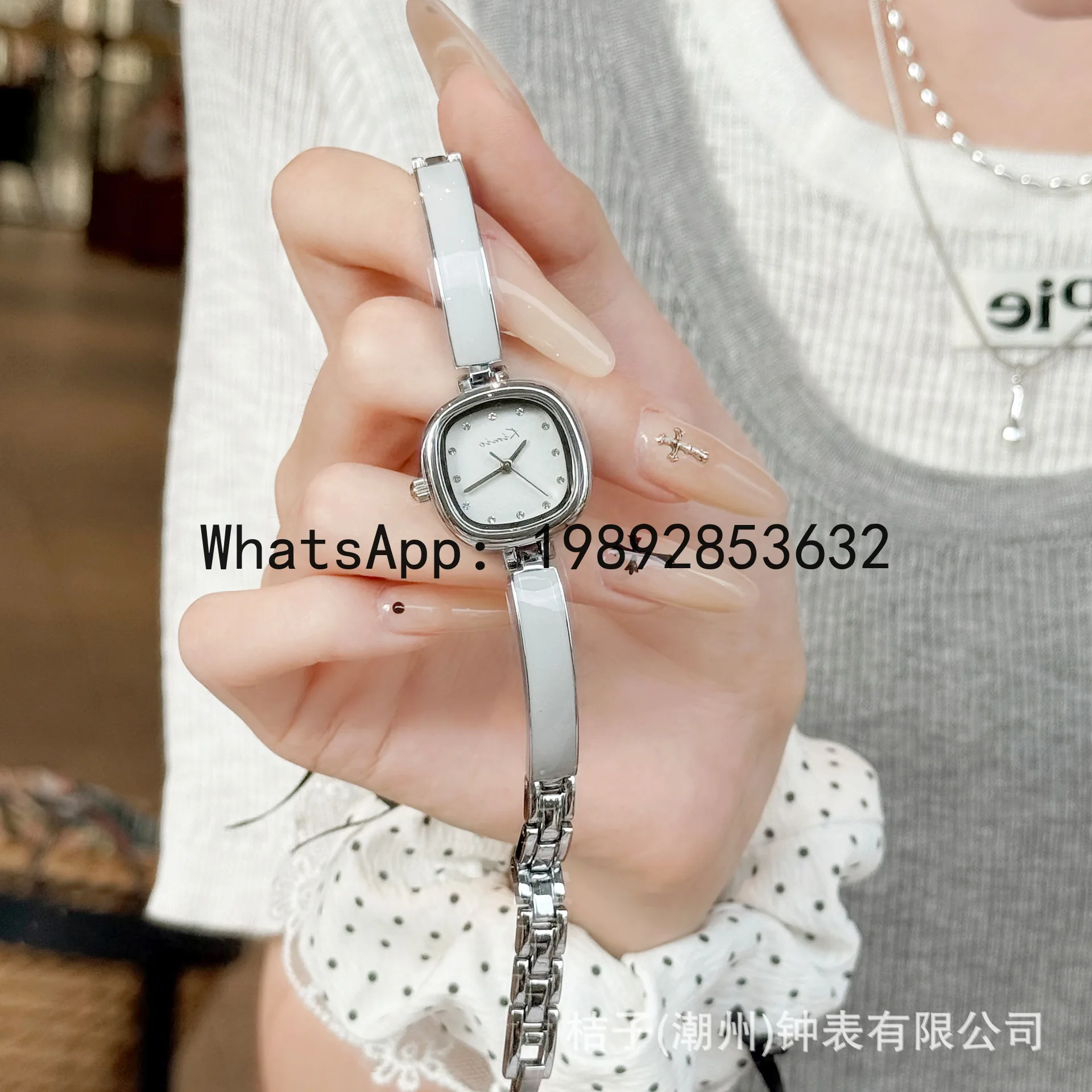 ZF Women's Watch: Exquisite, Compact, Simple, Small Square Shape, Bracelet-Style Wristwatch