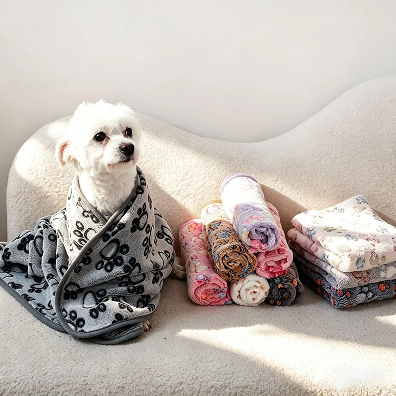 High Quality Pet Blanket Flannel Dog Sleeping Blanket Paw Print Pattern Soft Fluffy Pet Mat Warm Comfortable Blanket for Cat Dog