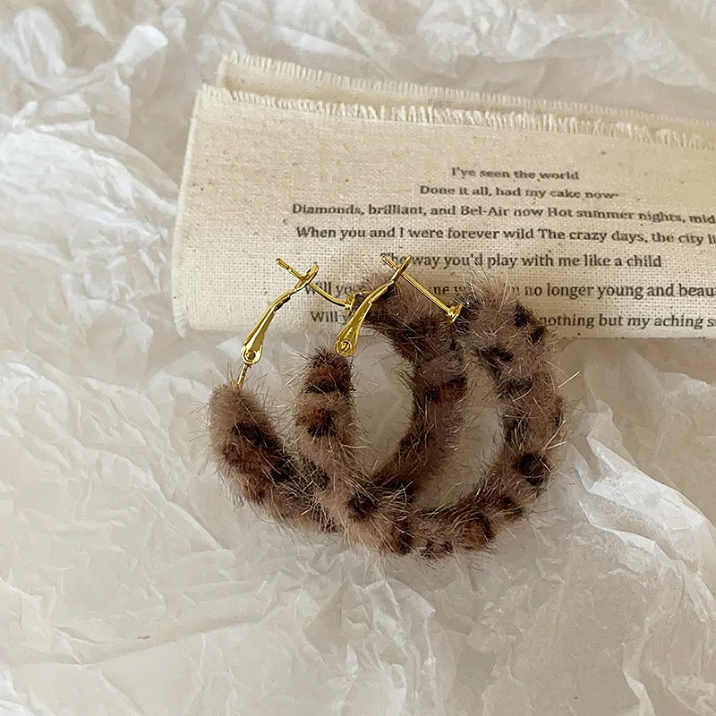 

Retro Plush Leopard Hoop Earrings for Women Exaggerated Big Circle 925 Silver Needle Earrings Unique Party Ear Jewelry