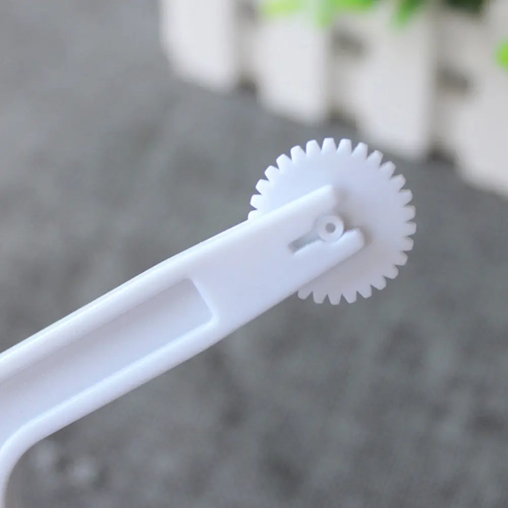 3Pcs Fondant Wheel Cutter Set High-Density Rigid Plastic Rolling Embossing Tool for Cake Biscuits Paste Decorating Precision