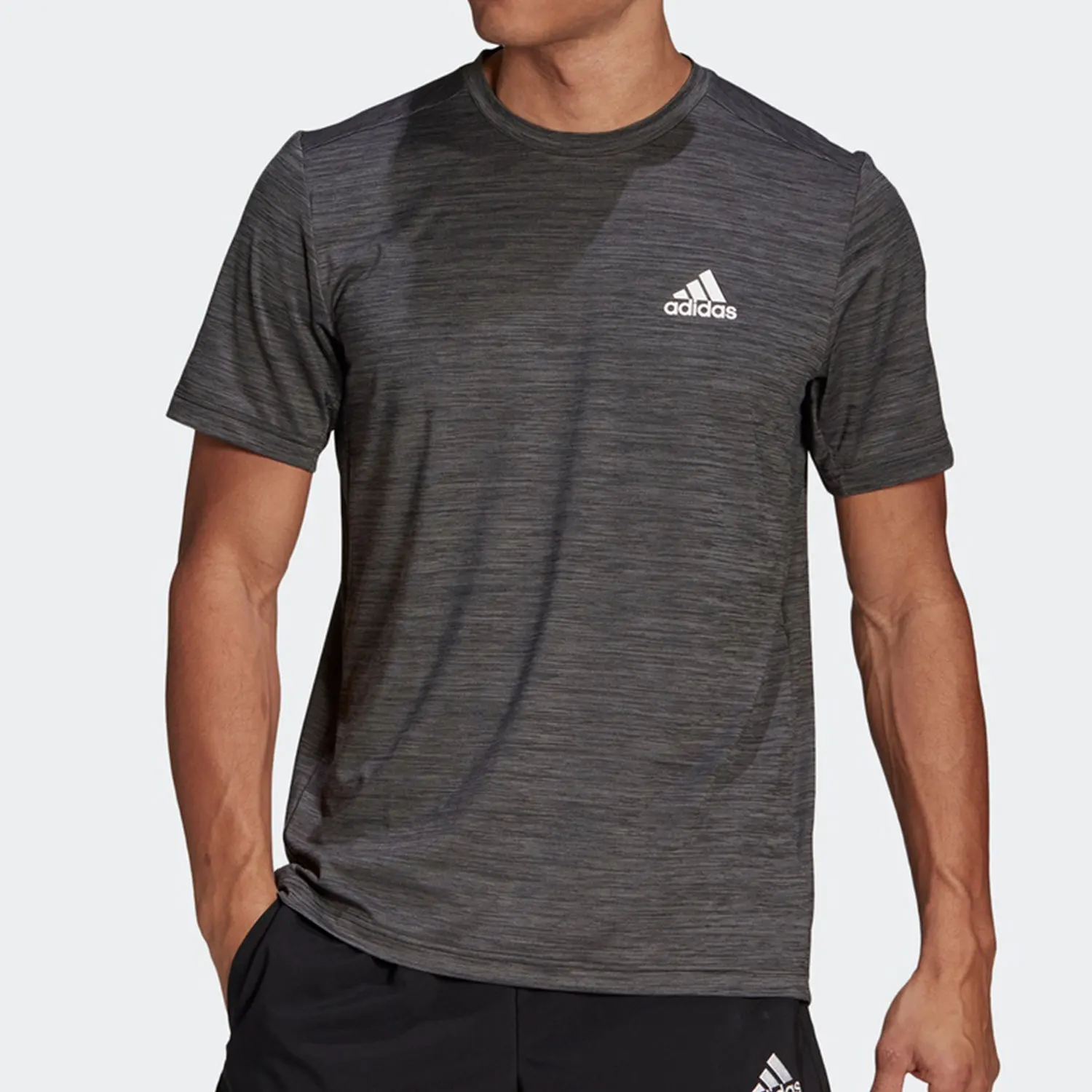 

Adidas настоящая текущая сезонная новая мужская повседневная износостойкая футболка с круглым вырезом для бега GM2074