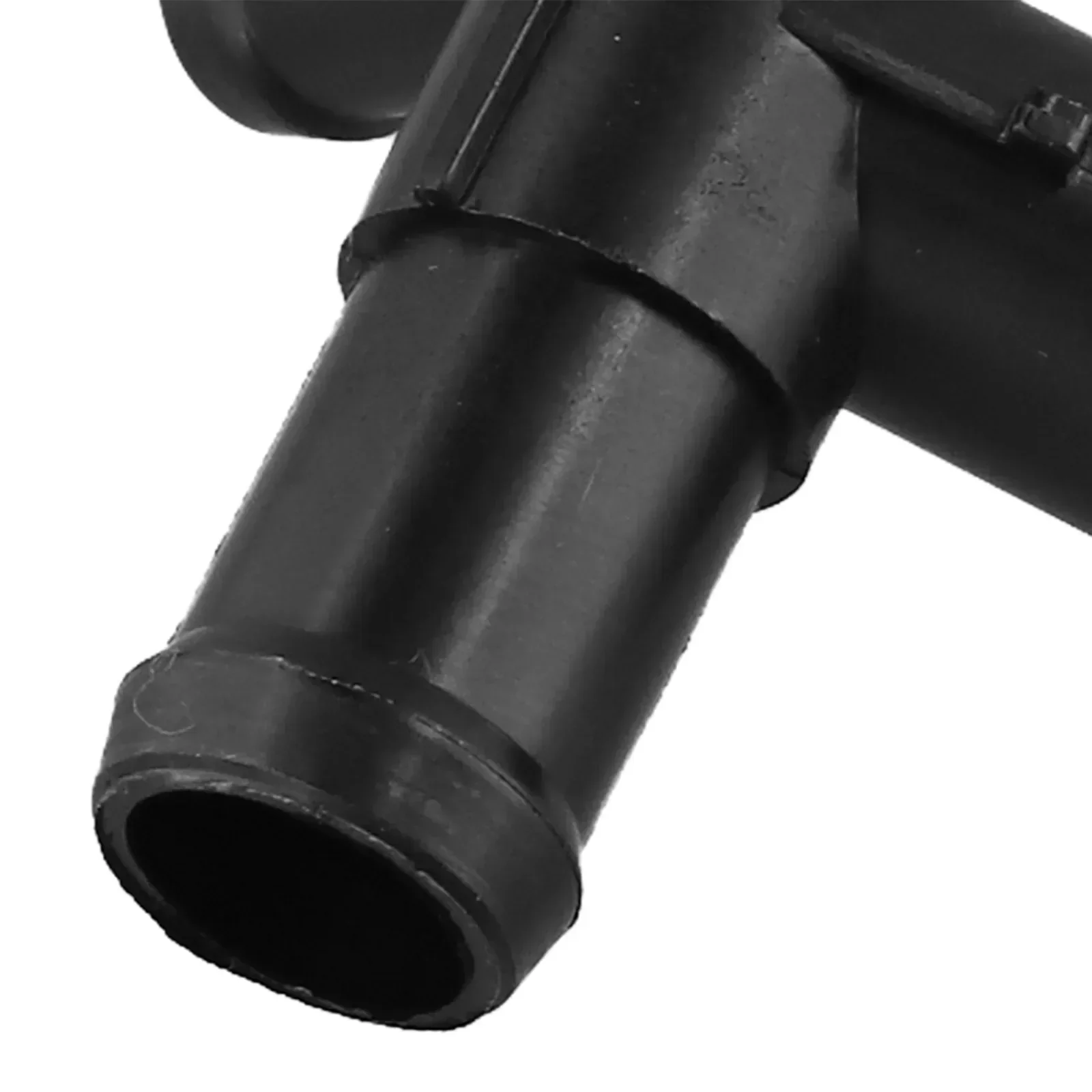 Black Abs Water Pipe Connector For Nissan For Juke For NV200 2016-18 OEM Part Number 14053-1KX0A 14053-3RU0A Car Accessories