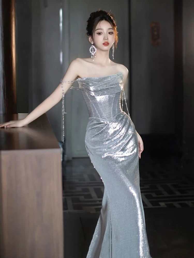 

Silver Heavy Work Evening Gown Women's 2026 New High-End Beautiful Fi Tail Engagement Banquet Host Year End Par Dr