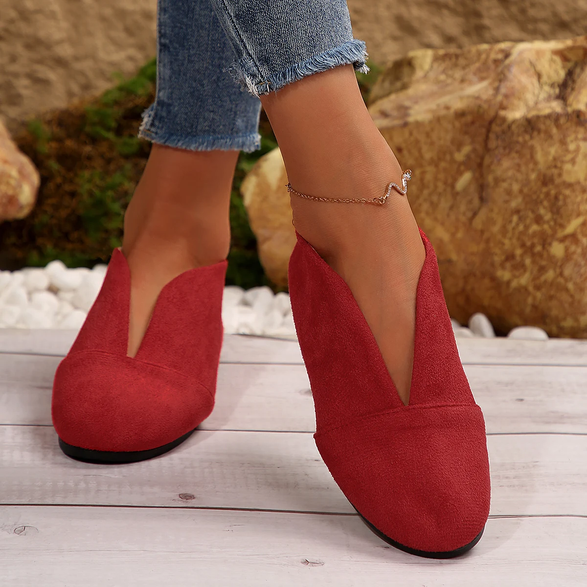 Plus-Size-Damen-Slipper aus Wildleder, V-Ausschnitt, runde Zehen, weich und bequem, lässig, für den täglichen Gebrauch, zum Spazierengehen, in verschiedenen Farben erhältlich. – Detail 24