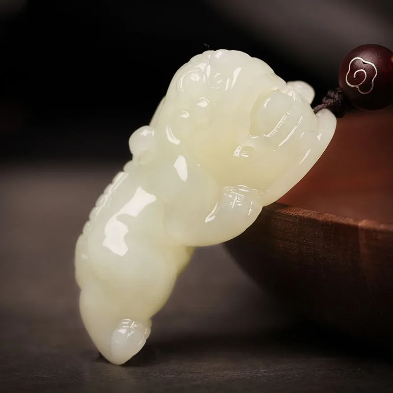Hotan Pixiu - Wealth-Attracting Amulet Men And Women Necklace Jade Pendant