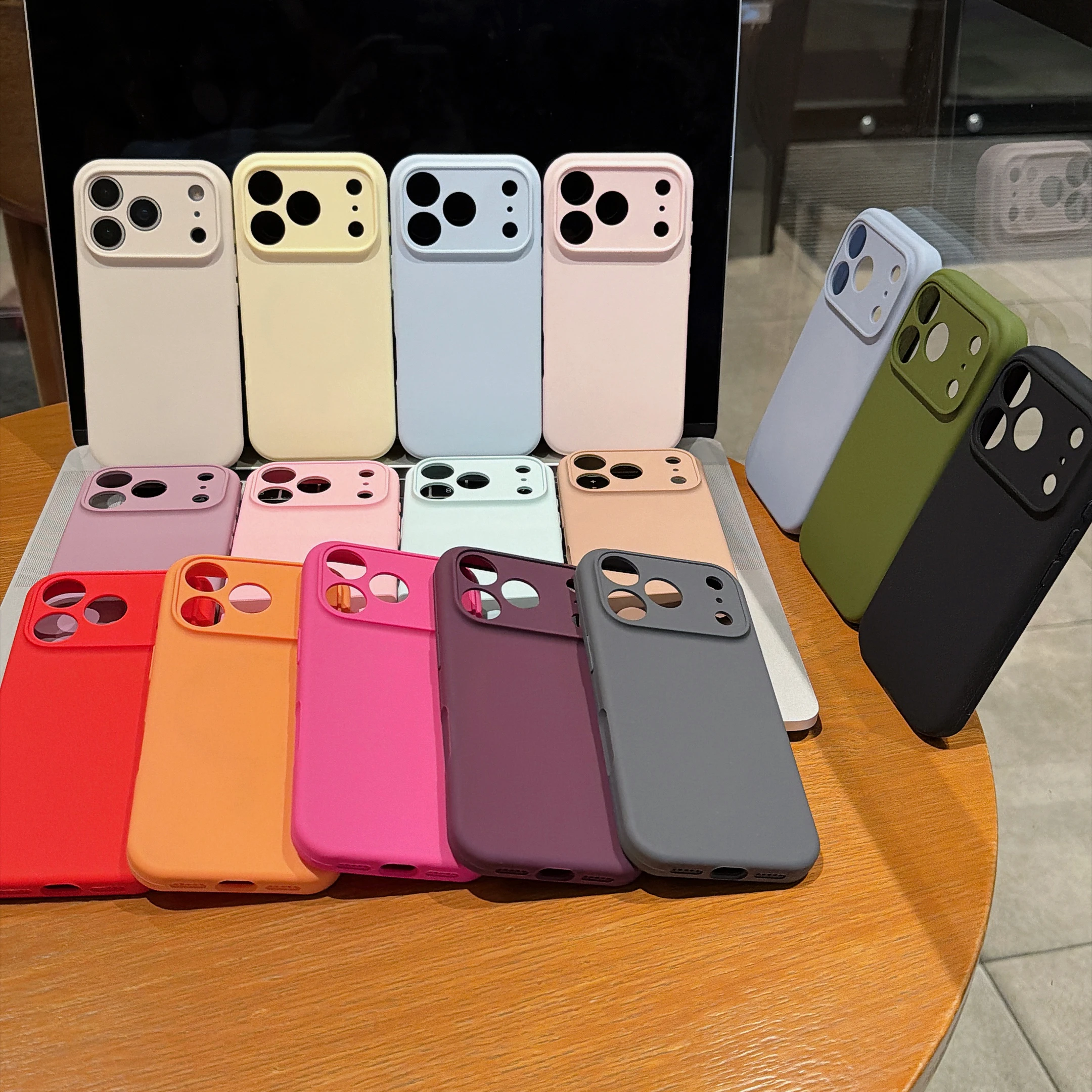 Oryginalne etui z płynnego sil – Liquid Silicone Magnetic Phone Case recenzja i cena