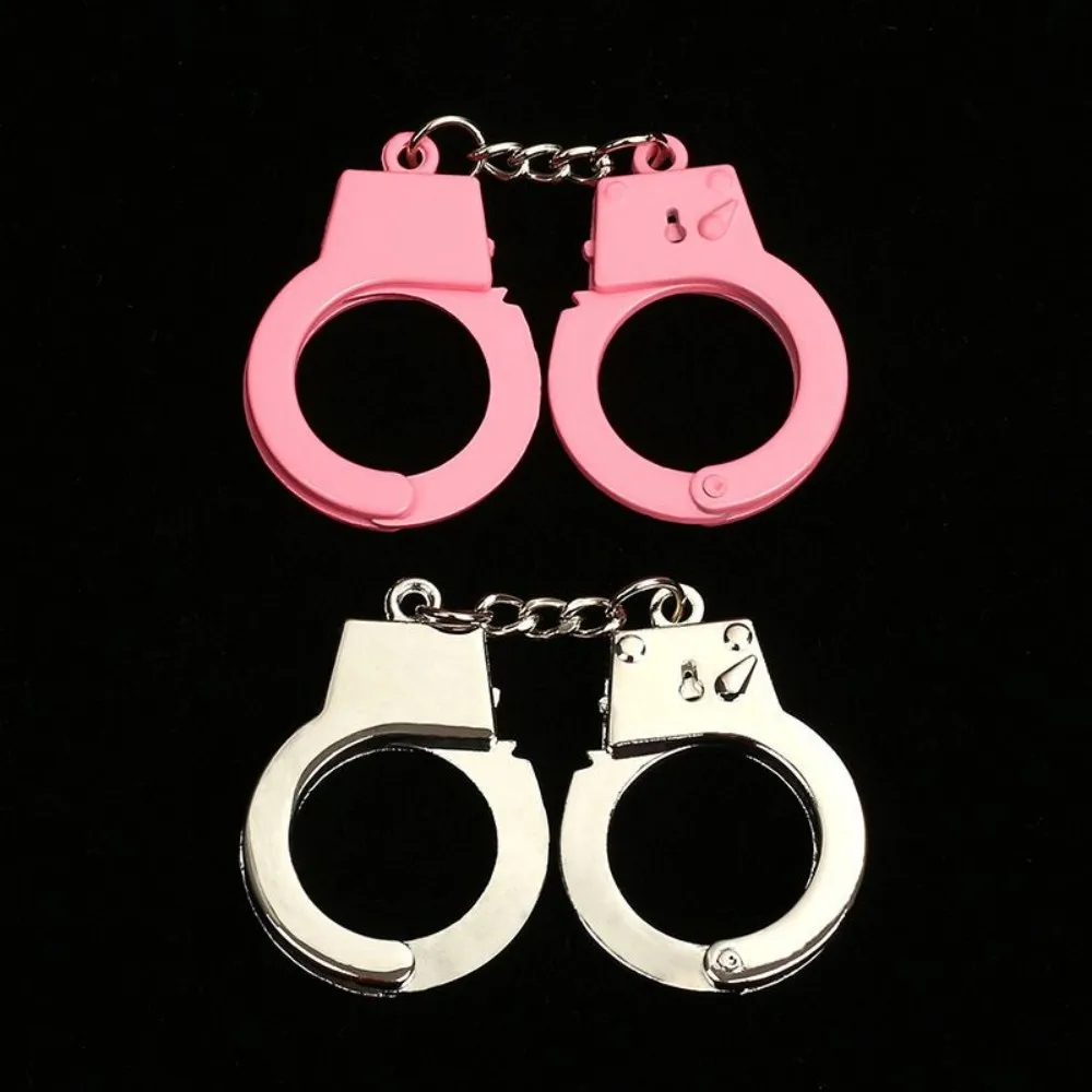 Mini Metal Handcuff Keychain Simulation Hand Cuff Pendant Creative Bag Car Key Ring Novelty Party Gift Jewelry Accessory