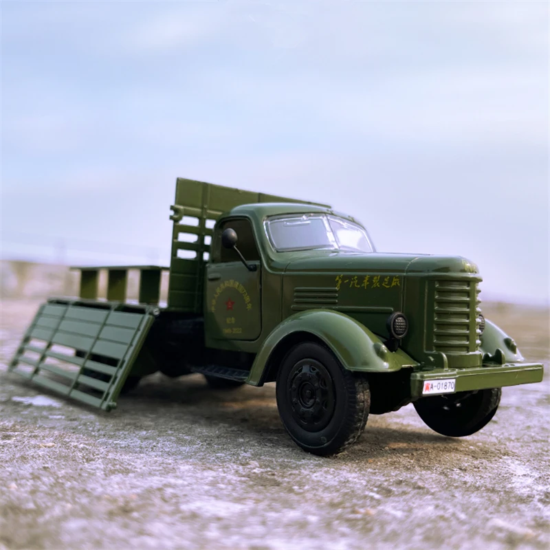 1/28 Alloy Tactical Truck Model Diecast Metal Military Transport Vehicle Model Armored Car Model Sound and Light Kids Toys Gifts