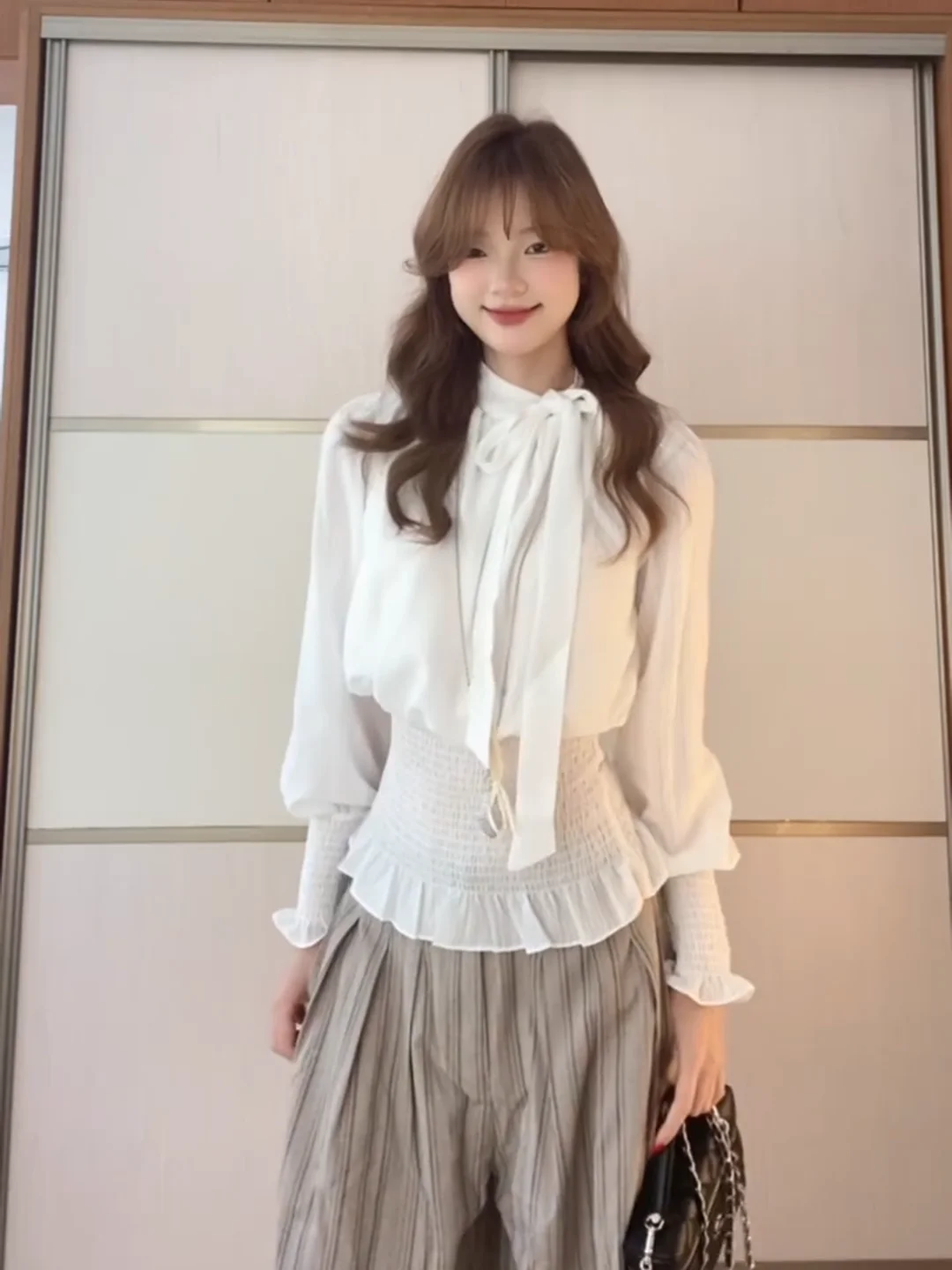 

Элегантная белая женская рубашка с длинным рукавом, весна 2026, новинка, с эффектом утяжки талии, универсальный дизайн, хит продаж, хлопок/полиэстер