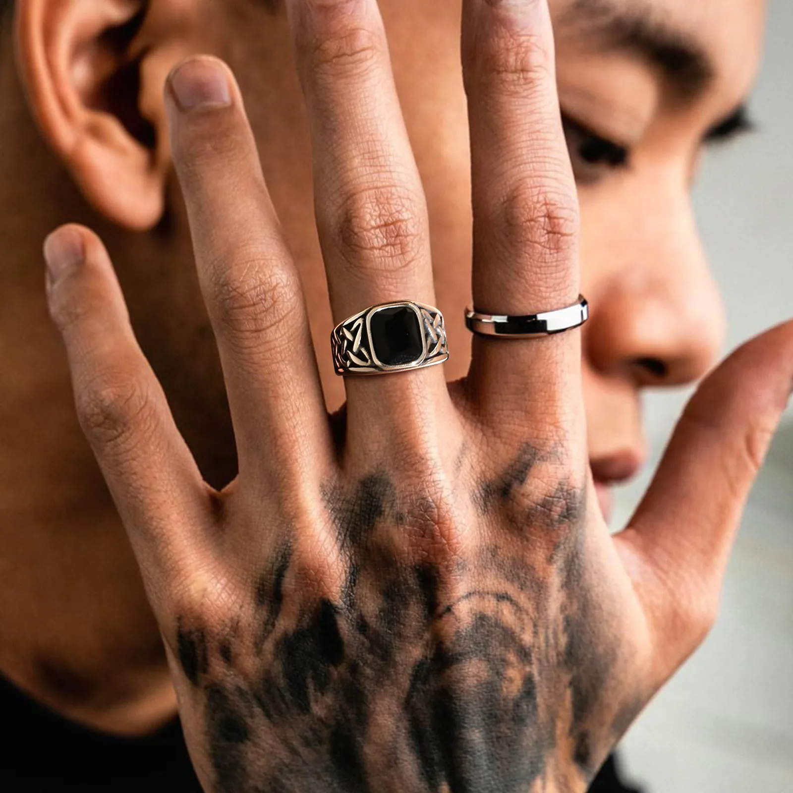 Punk Vintage ethnische Ringe für Männer, Retro Wikinger Knoten Rune Finger Band, schwarzer geometrischer quadratischer Stein Siegelring Schmuck